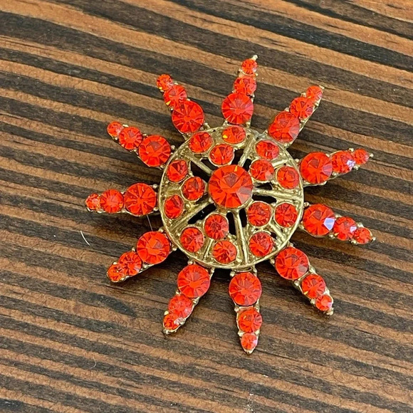 Vintage Starburst MCM Rhinestone Crystal Gold-Tone Large Brooch Pin Red Orange - Picture 1 of 6